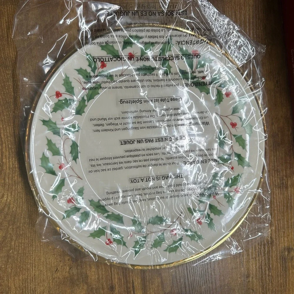 Lenox Holiday 12 Piece Dinnerware Set Service for 4 Ivory China Gold Rim 6122048